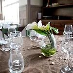 فندق Logis Restaurant De La Poste Le Mêle-sur-Sarthe