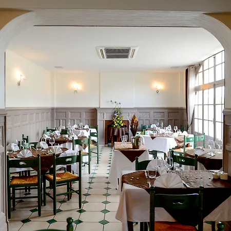 Logis Restaurant De La Poste 호텔 3*