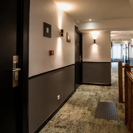 Logis Restaurant De La Poste Hotel 3*