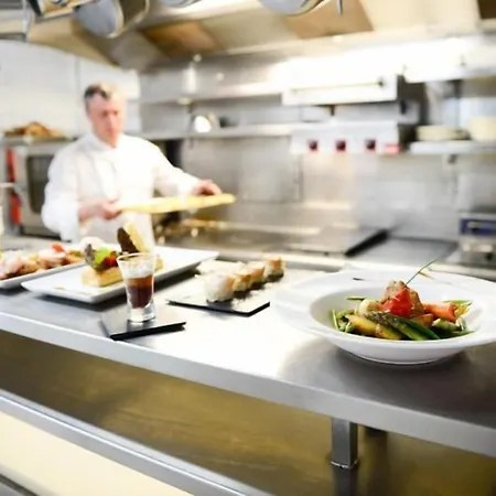 فندق Logis Restaurant De La Poste 3*