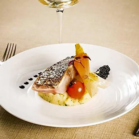 Logis Restaurant De La Poste 3* Le Mêle-sur-Sarthe