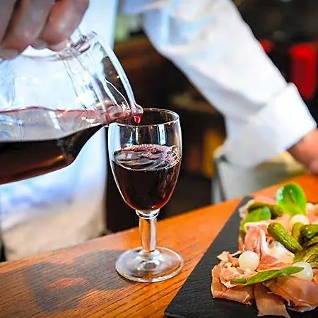 Logis Restaurant De La Poste Hotel 3*