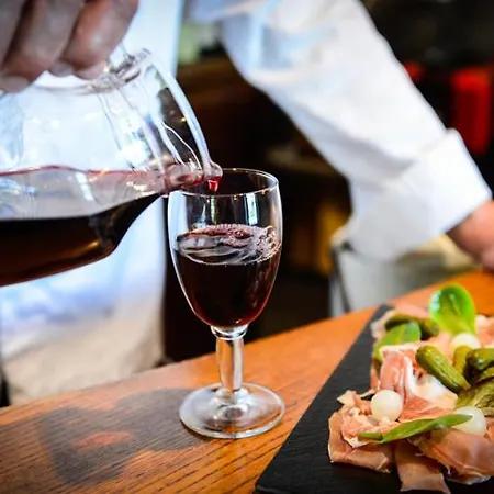 Logis Restaurant De La Poste Hotel 3*