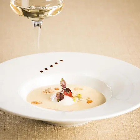 Logis Restaurant De La Poste Le Mêle-sur-Sarthe