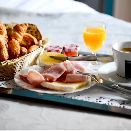 Hotel Logis Restaurant De La Poste 3*
