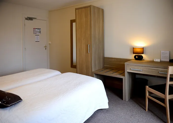 Logis Restaurant De La Poste 3* Le Mêle-sur-Sarthe