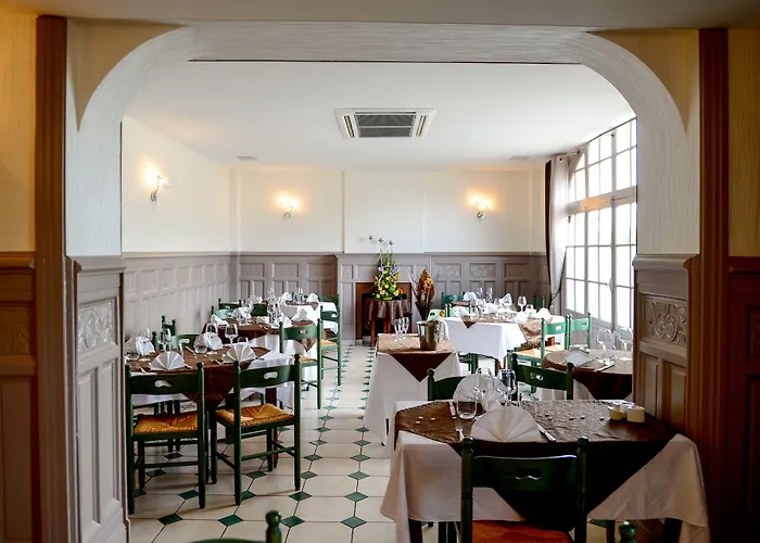 Logis Restaurant De La Poste 호텔 3*