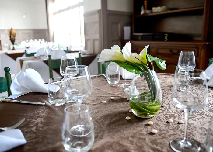 호텔 Logis Restaurant De La Poste Le Mêle-sur-Sarthe