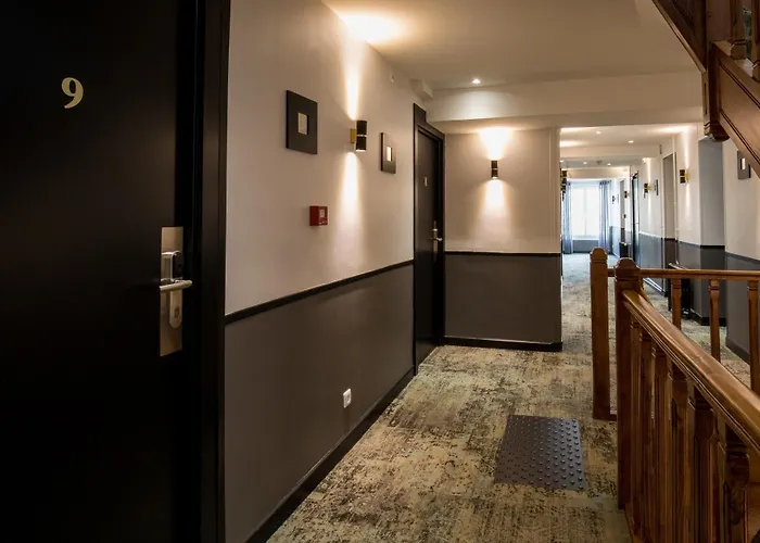 Logis Restaurant De La Poste 호텔 3*