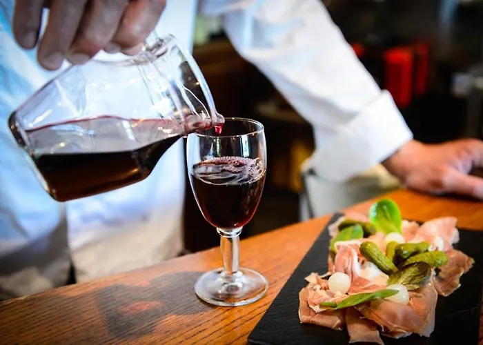 Logis Restaurant De La Poste 호텔 3*