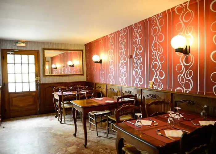 호텔 Logis Restaurant De La Poste Le Mêle-sur-Sarthe