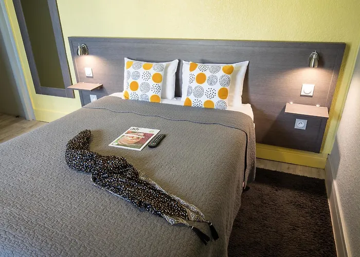 Logis Restaurant De La Poste 호텔 3*