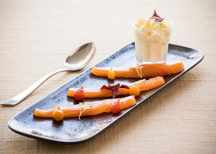 Logis Restaurant De La Poste 호텔 Le Mêle-sur-Sarthe