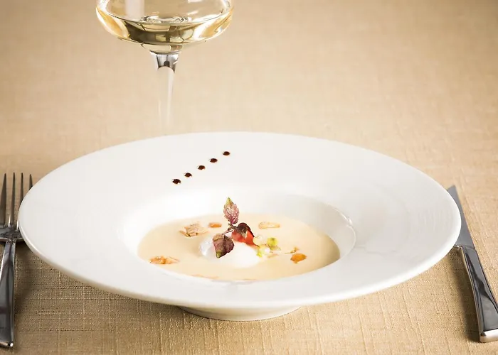 Logis Restaurant De La Poste Le Mêle-sur-Sarthe