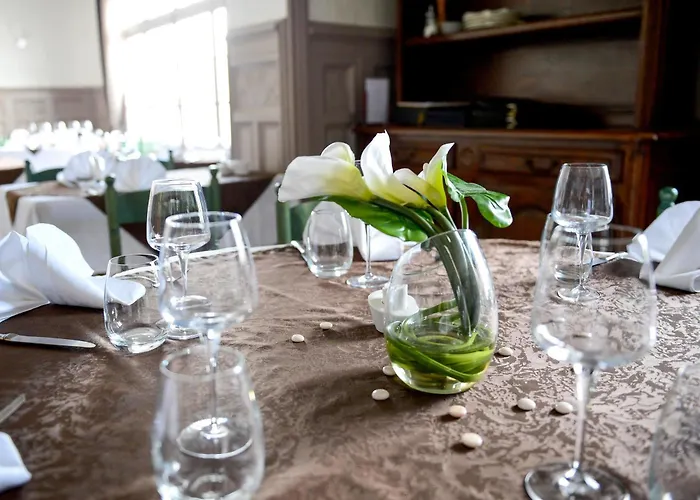 호텔 Logis Restaurant De La Poste Le Mêle-sur-Sarthe